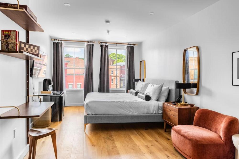 Deluxe King Room interior